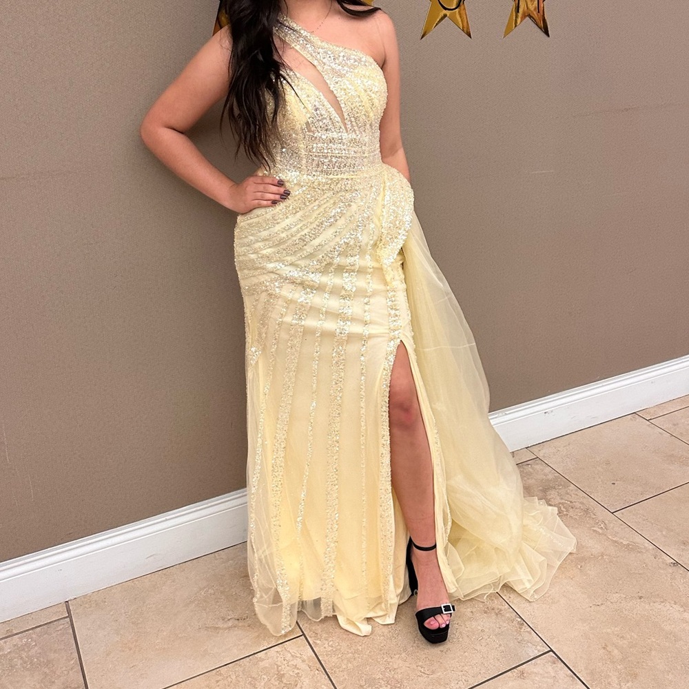Glamorous One-Shoulder Yellow pageant Dress
